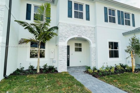 Villa ou maison à louer à Homestead, Floride: 4 chambres, 137.77 m2 № 1891063 - photo 1