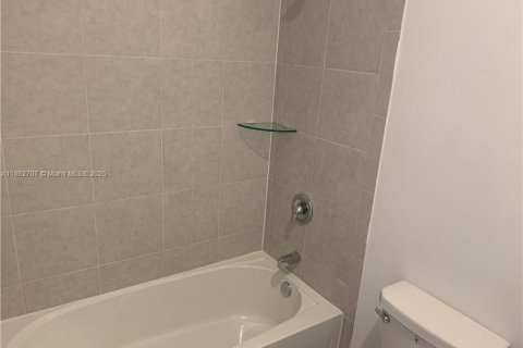 Villa ou maison à louer à Homestead, Floride: 4 chambres, 137.77 m2 № 1891063 - photo 13