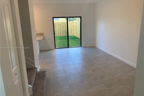 Villa ou maison à louer à Homestead, Floride: 4 chambres, 137.77 m2 № 1891063 - photo 4