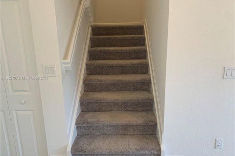 Villa ou maison à louer à Homestead, Floride: 4 chambres, 137.77 m2 № 1891063 - photo 8