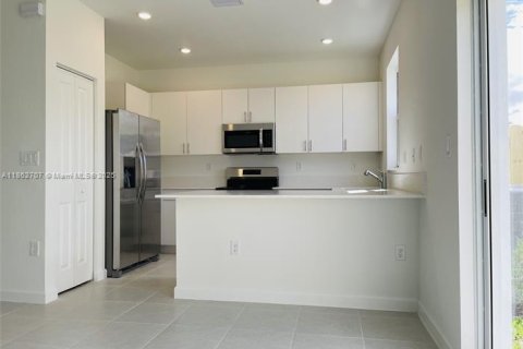 Villa ou maison à louer à Homestead, Floride: 4 chambres, 137.77 m2 № 1891063 - photo 3