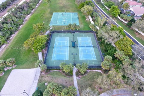 Снять в аренду таунхаус в Корал-Спрингс, Флорида 3 спальни, 190.26м2, № 1990889 - фото 13