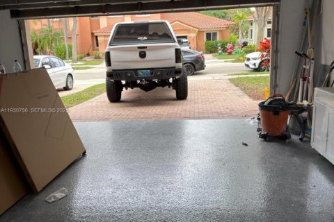 Снять в аренду таунхаус в Корал-Спрингс, Флорида 3 спальни, 190.26м2, № 1990889 - фото 6