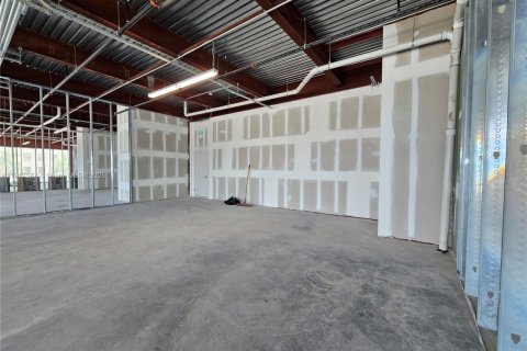 Propiedad comercial en venta en Hallandale Beach, Florida № 1972292 - foto 7