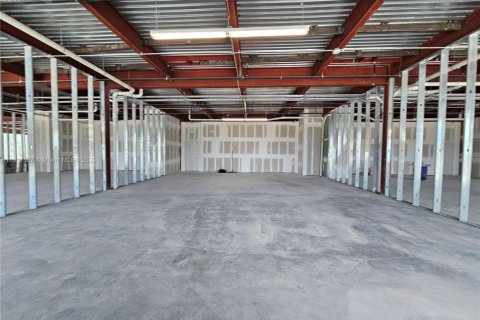 Propiedad comercial en venta en Hallandale Beach, Florida № 1972292 - foto 8
