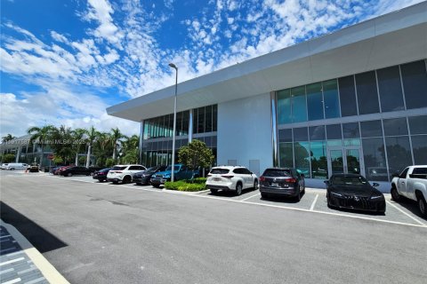 Propiedad comercial en venta en Hallandale Beach, Florida № 1972292 - foto 20