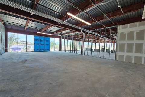 Propiedad comercial en venta en Hallandale Beach, Florida № 1972292 - foto 5