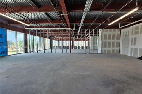 Propiedad comercial en venta en Hallandale Beach, Florida № 1972292 - foto 6