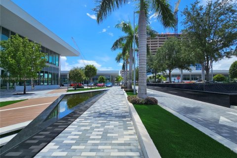 Propiedad comercial en venta en Hallandale Beach, Florida № 1972292 - foto 26