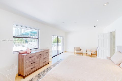 Casa en alquiler en Sunny Isles Beach, Florida, 4 dormitorios, 322.37 m2 № 2054444 - foto 2