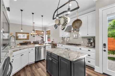 Casa en venta en Orlando, Florida, 4 dormitorios, 297.38 m2 № 2102072 - foto 14