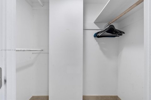 Снять в аренду кондоминиум в Майами-Бич, Флорида 50.72м2, № 1944147 - фото 24