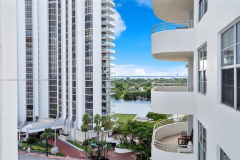 Снять в аренду кондоминиум в Майами-Бич, Флорида 50.72м2, № 1944147 - фото 25