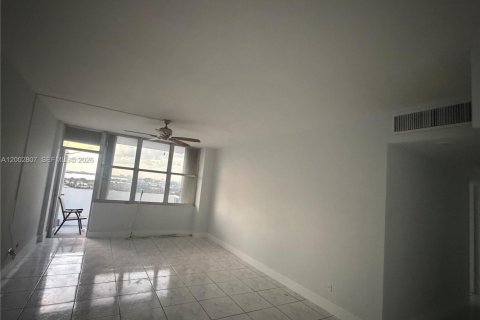 Copropriété à vendre à Miami Beach, Floride: 2 chambres, 102.66 m2 № 2066400 - photo 16