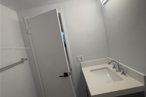 Copropriété à vendre à Miami Beach, Floride: 2 chambres, 102.66 m2 № 2066400 - photo 13