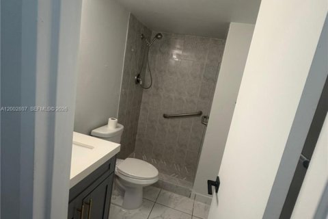 Copropriété à vendre à Miami Beach, Floride: 2 chambres, 102.66 m2 № 2066400 - photo 15