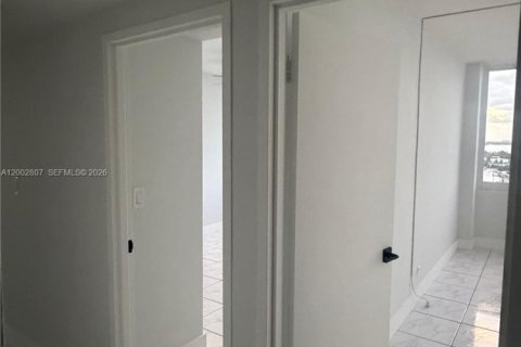 Copropriété à vendre à Miami Beach, Floride: 2 chambres, 102.66 m2 № 2066400 - photo 11
