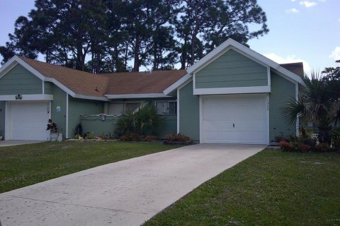 Adosado en Port St. Lucie, Florida 2 dormitorios, 96.71 m2 № 2174085