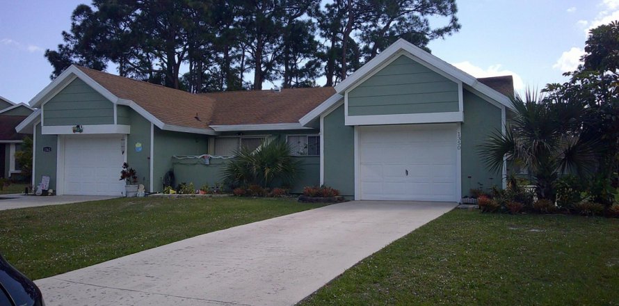 Adosado en Port St. Lucie, Florida 2 dormitorios, 96.71 m2 № 2174085