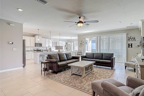 House in San Antonio, Florida 4 bedrooms, 234.86 sq.m. № 1628610 - photo 6