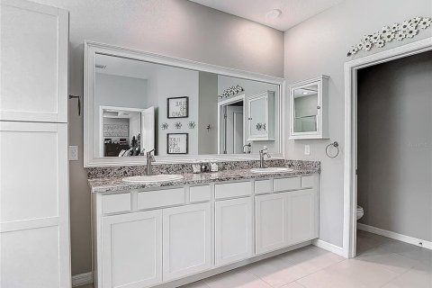 House in San Antonio, Florida 4 bedrooms, 234.86 sq.m. № 1628610 - photo 29