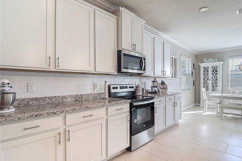House in San Antonio, Florida 4 bedrooms, 234.86 sq.m. № 1628610 - photo 18