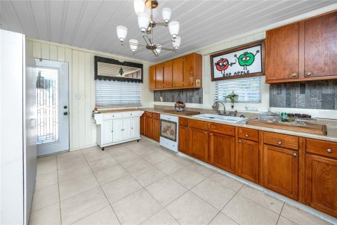 House in Largo, Florida 3 bedrooms, 93.65 sq.m. № 1751286 - photo 13