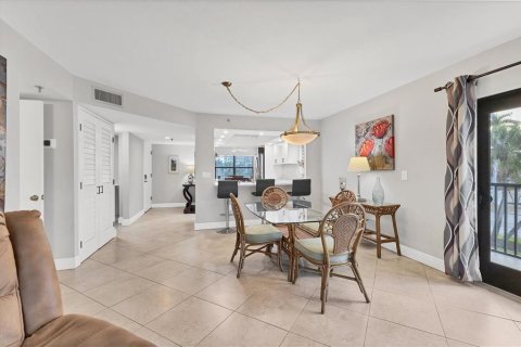 Condo in Sarasota, Florida, 2 bedrooms № 2199438 - photo 8