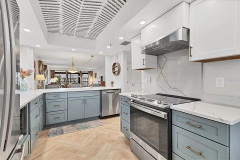 Condo in Sarasota, Florida, 2 bedrooms № 2199438 - photo 12