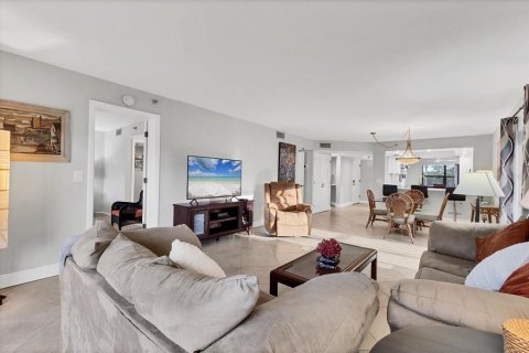 Condo in Sarasota, Florida, 2 bedrooms № 2199438 - photo 6