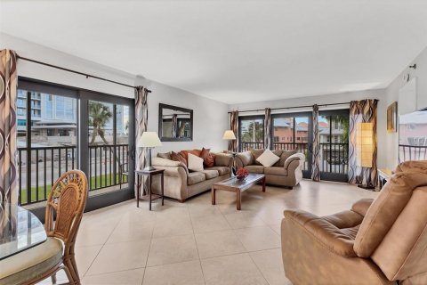 Condo in Sarasota, Florida, 2 bedrooms № 2199438 - photo 4