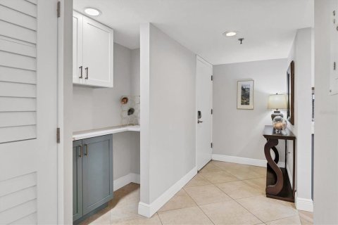 Condo in Sarasota, Florida, 2 bedrooms № 2199438 - photo 3