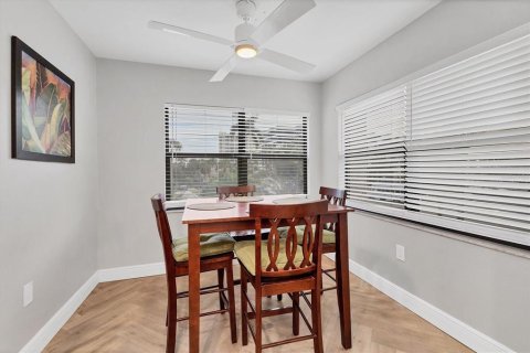 Condo in Sarasota, Florida, 2 bedrooms № 2199438 - photo 11