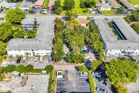Commercial property in Hollywood, Florida № 1868432 - photo 4