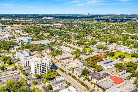Commercial property in Hollywood, Florida № 1868432 - photo 2