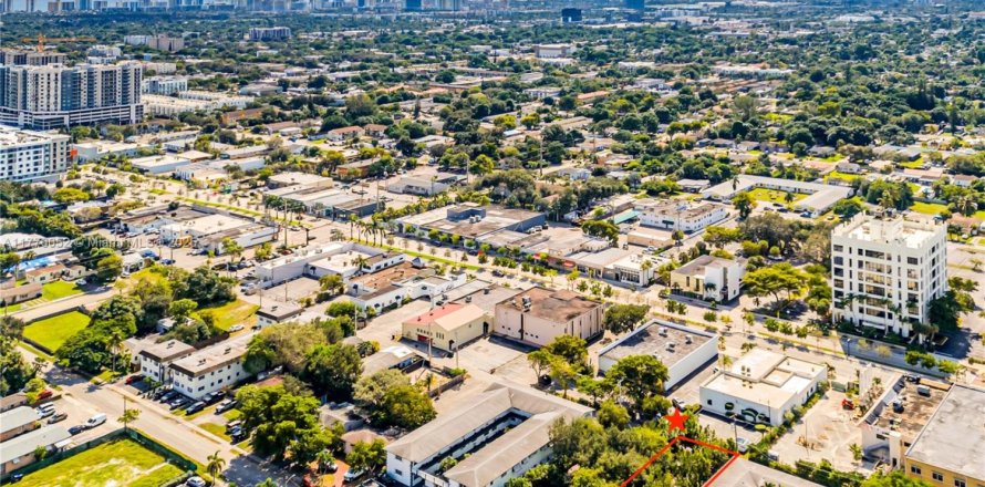 Commercial property in Hollywood, Florida № 1868432
