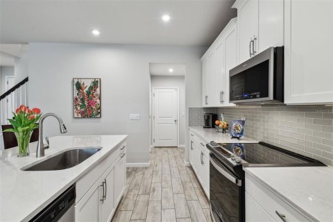 Townhouse in Lutz, Florida 3 bedrooms, 208.38 sq.m. № 1614302 - photo 12