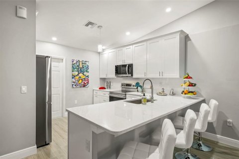 Duplex in Port Charlotte, Florida 3 bedrooms, 115.85 sq.m. № 1914669 - photo 6
