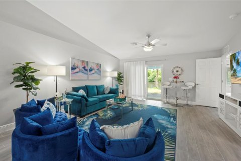 Duplex in Port Charlotte, Florida 3 bedrooms, 115.85 sq.m. № 1914669 - photo 12