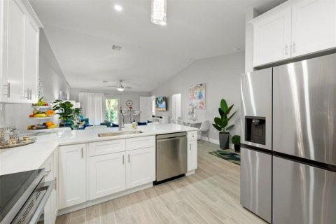 Duplex in Port Charlotte, Florida 3 bedrooms, 115.85 sq.m. № 1914669 - photo 9