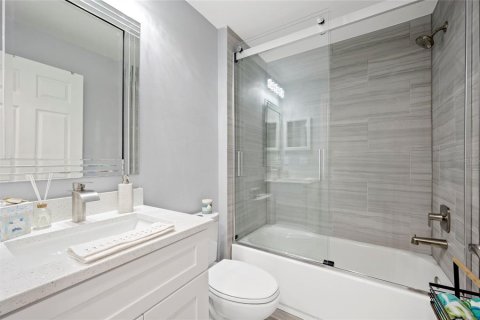 Duplex in Port Charlotte, Florida 3 bedrooms, 115.85 sq.m. № 1914669 - photo 21