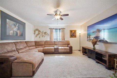 House in Polk City, Florida 5 bedrooms, 250.19 sq.m. № 2150816 - photo 10