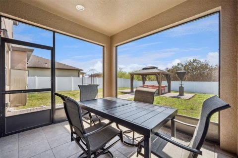 House in Polk City, Florida 5 bedrooms, 250.19 sq.m. № 2150816 - photo 4