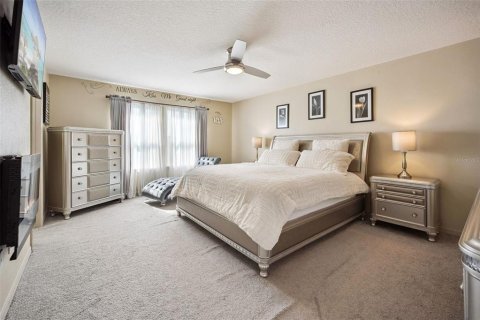 House in Polk City, Florida 5 bedrooms, 250.19 sq.m. № 2150816 - photo 15