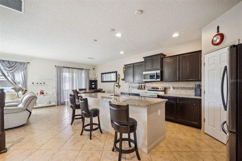 House in Polk City, Florida 5 bedrooms, 250.19 sq.m. № 2150816 - photo 11