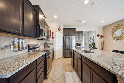 House in Polk City, Florida 5 bedrooms, 250.19 sq.m. № 2150816 - photo 12