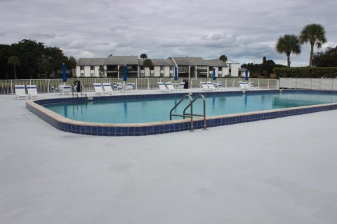 Condo in West Palm Beach, Florida, 2 bedrooms  № 918462 - photo 1