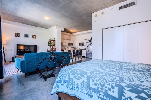 Condominio en alquiler en Miami, Florida, 1 dormitorio, 71.53 m2 № 2076093 - foto 14
