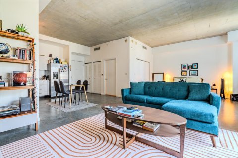 Condominio en alquiler en Miami, Florida, 1 dormitorio, 71.53 m2 № 2076093 - foto 10