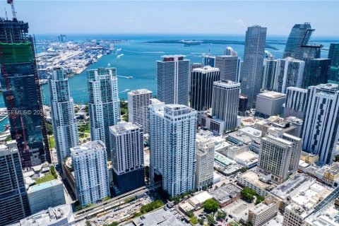 Condominio en Miami, Florida, 1 dormitorio  № 2076093